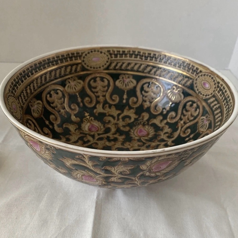 Intricate Black and Gold Serveware Bowl